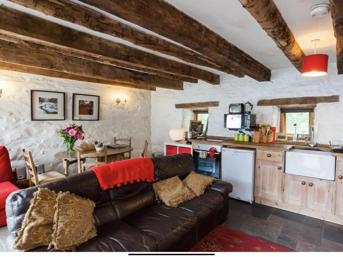 Ty Fferm Hen, Ancient Farmhouse, Coity Bach Talybont-on-Usk 외부 사진