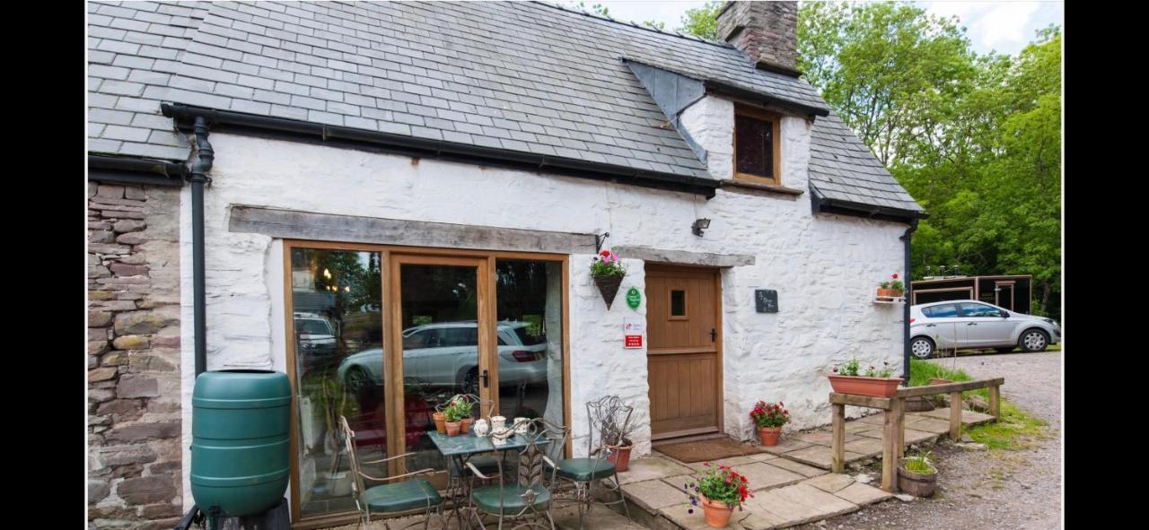 Ty Fferm Hen, Ancient Farmhouse, Coity Bach Talybont-on-Usk 외부 사진