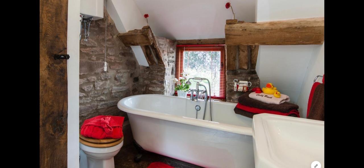 Ty Fferm Hen, Ancient Farmhouse, Coity Bach Talybont-on-Usk 외부 사진
